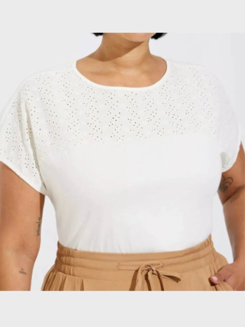Torrid Relaxed Fit Cream Cotton Eyelet Inset Dolman Cap Sleeve Tee Size 2X 18/20